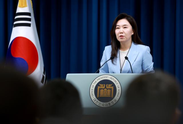 강유정 대통령실 대변인이 13일 서울 용산 대통령실 청사에서 현안 브리핑을 하고 있다사진연합뉴스