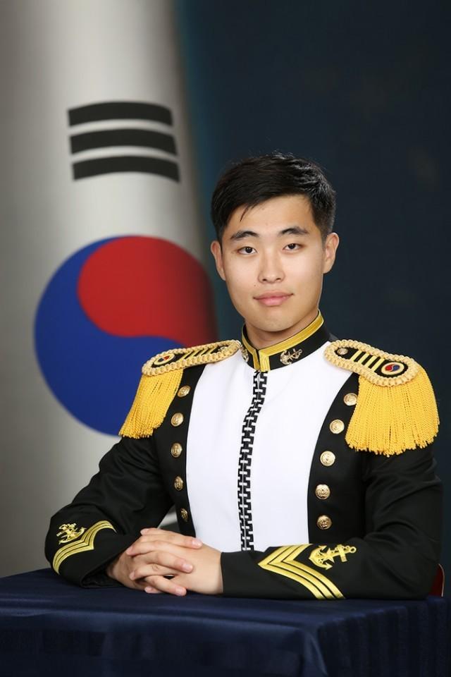 故 이태훈 소령의 해군사관학교 생도시절 사진 사진이태훈 소령 부친 이현옥씨