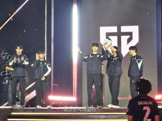 13일 부산 사직실내체육관에서 열린 2025 LCK MSI 선발전에서 젠지가 한화를 이기고 1시드를 거머쥐었다 사진선재관 기자