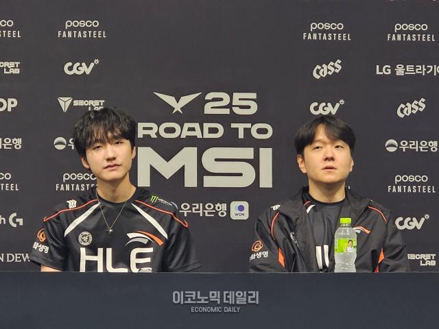 한화생명e스포츠 피넛 선수와 최인규 감독 사진선재관 기자