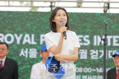 [포토] 2025 서울 외국인 궁궐 걷기대회 축사하는 최호정 서울특별시의회 의장