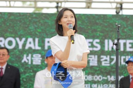 [포토] 2025 서울 외국인 궁궐 걷기대회 축사하는 최호정 서울특별시의회 의장