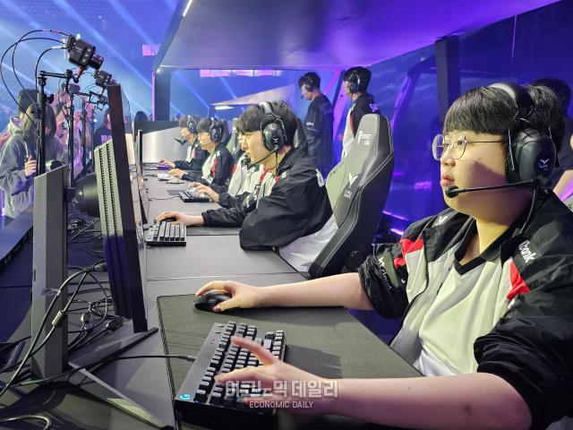 경기전 테크 체크중인 KT 롤스터 사진선재관 기자