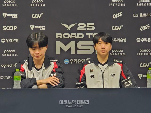 KT 롤스터 비디디 선수와 고동빈 감독사진선재관 기자