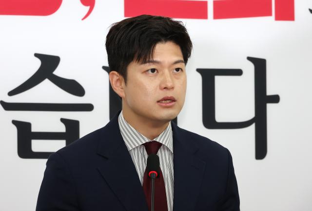 김용태 국민의힘 비상대책위원장이 13일 국회에서 이재명 대통령의 불법 대북송금 의혹 재판과 관련해 입장 발표를 하고 있다 사진연합뉴스