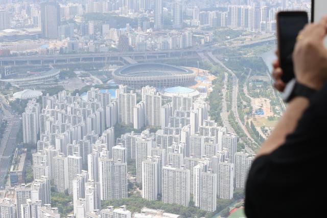 대출규제·금리·공급부족에 집값 과열 조짐... 규제 카드 꺼낼까