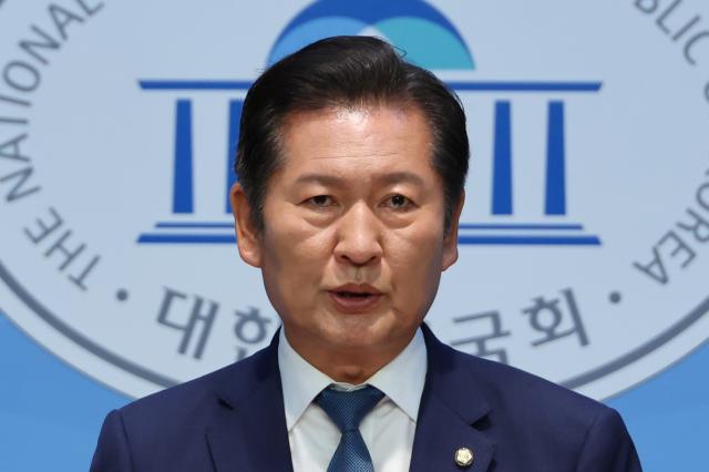 정청래, 민주당 당대표 출마...李 대통령과 한몸처럼 행동