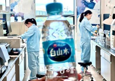 [포토] 백두산 천지 담은 백산수, 올해로 10년째 가동 이상 무!