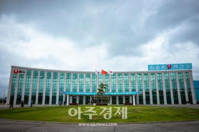 [포토] 백두산 천지 깊은 물, 세계 최고의 생수로 백산수