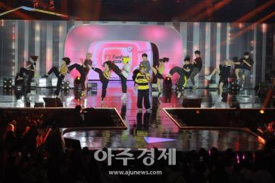 [포토] 유튜브 팬페스트 코리아 2025 무대 오른 팀일루션