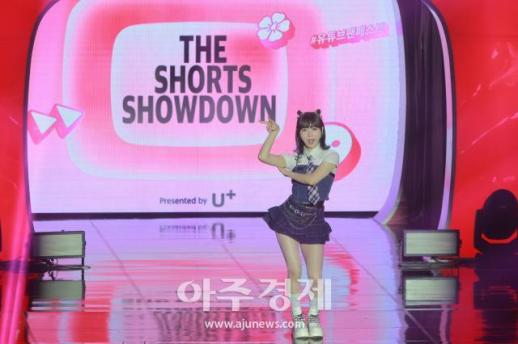 [포토] 유튜브 팬페스트 코리아 2025 무대 오른 혜찌