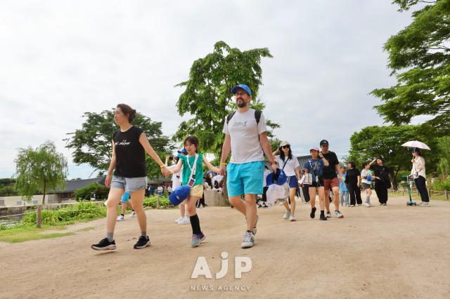 Participants walk through the grounds of Gyeongbokgung Palace during the 2025 Seoul Royal Palaces International Walk held on June 14 in Jongno-gu Seoul AJP Han Jun-gu