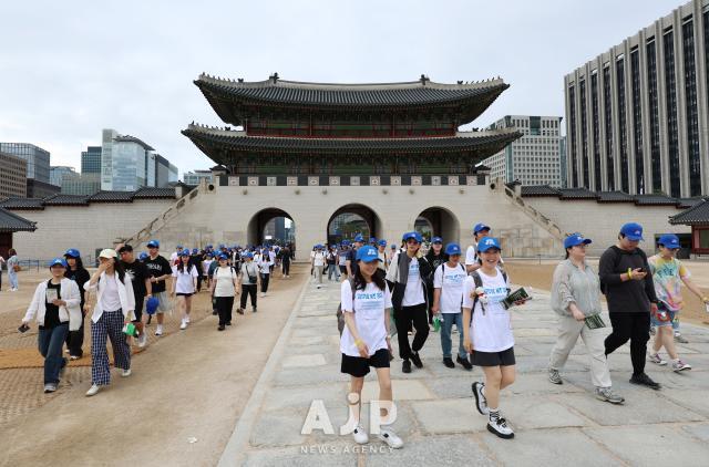 Participants walk through the grounds of Gyeongbokgung Palace during the 2025 Seoul Royal Palaces International Walk held on June 14 in Jongno-gu Seoul AJP Cho Bo-hee