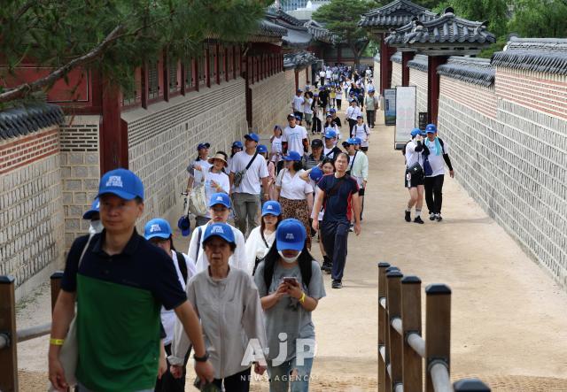 Participants walk through the grounds of Gyeongbokgung Palace during the 2025 Seoul Royal Palaces International Walk held on June 14 in Jongno-gu Seoul AJP Cho Bo-hee
