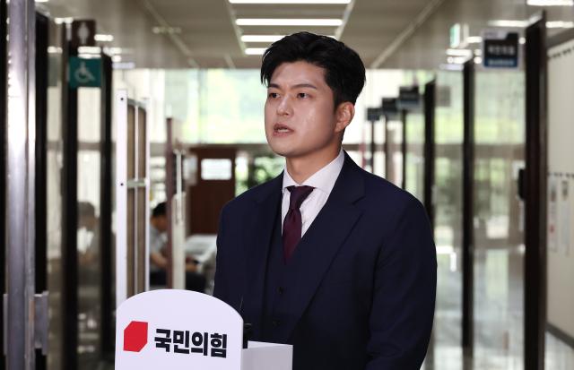 김용태 국민의힘 비상대책위원장이 16일 국회에서 열린 백브리핑에서 입장을 밝히고 있다 사진연합뉴스