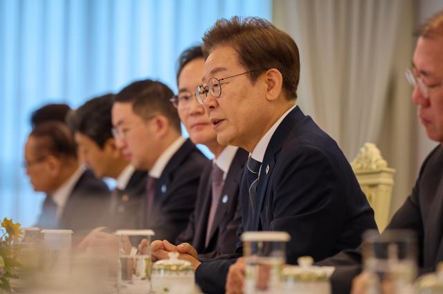 이재명 대통령이 13일 서울 용산 대통령실 청사에서 6경제단체·기업인 간담회를 하고 있다 사진대통령실