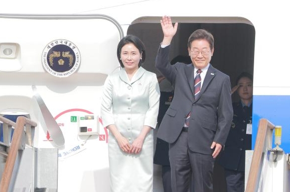 [포토] G7 정상회의 가는 李 대통령 내외