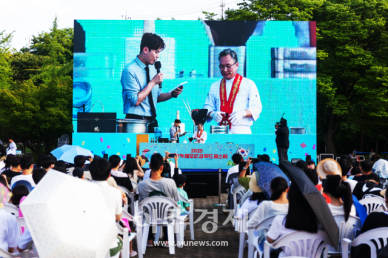 [포토] 2025 코리아 메모리얼 푸드 페스타 쿠킹쇼 참석한 안유성 명장