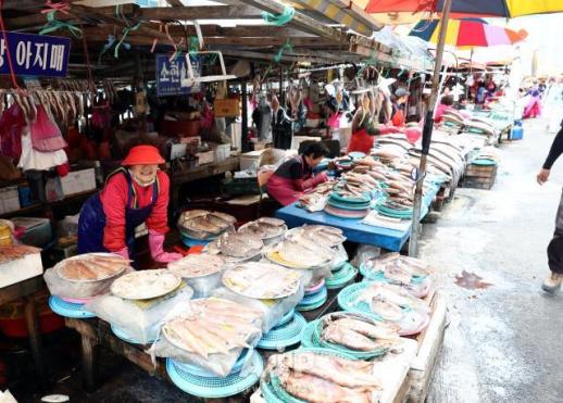 TRAVEL: A taste of Busans past and future at Jagalchi Market