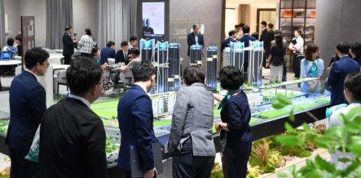 포스코이앤씨 용산정비창 홍보관 조합원 호평...랜드마크로 보답