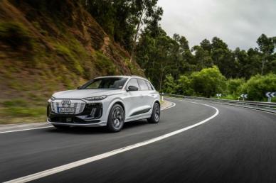중대형 전기 SUV 찾는다면…더 뉴 아우디 Q6 e-트론 주목