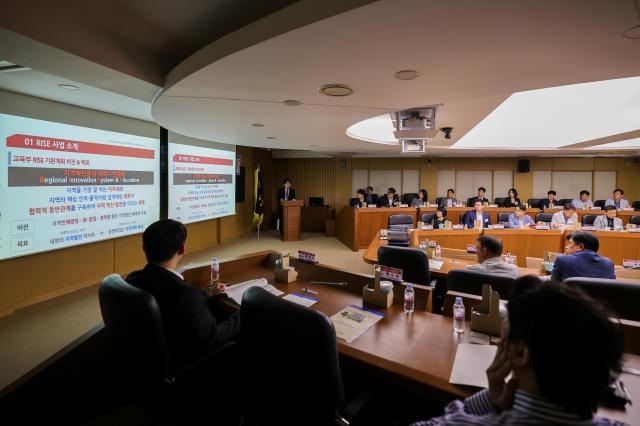 경남정보대는 지난 11일 RISE 사업 설명회를 열고 지역 기업과 지산학 협력 방안을 공유했다사진경남정보대