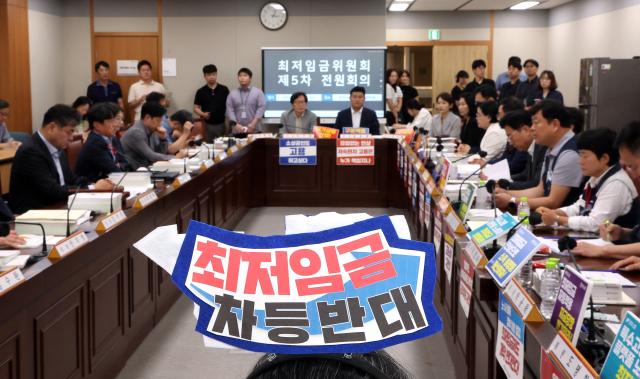 2주 앞으로 다가온 최저임금 심의 시한…업종별 차등적용 입장 엇갈려