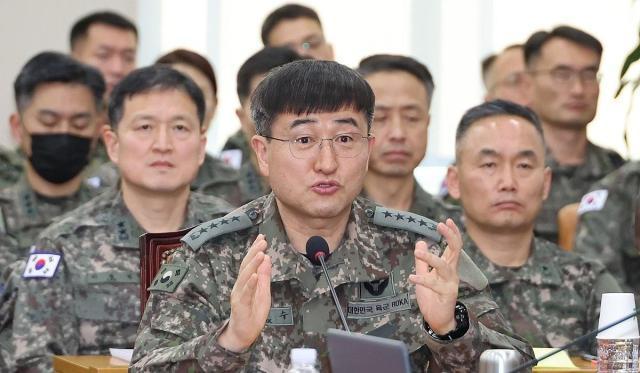 계엄사령관을 맡았던 박안수 전 육군참모총장이 지난 2월 21일 국회에서 열린 윤석열 정부의 비상계엄 선포를 통한 내란 혐의 진상규명 국정조사 특별위원회 전체회의에서 위원 질의에 답변하고 있다 사진연합뉴스