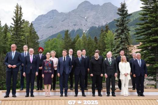 G7峰会各国领导人合影