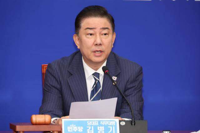 김병기 더불어민주당 당대표 직무대행 겸 원내대표가 18일 서울 여의도 국회에서 열린 최고위원회의에서 발언하고 있다 사진연합뉴스