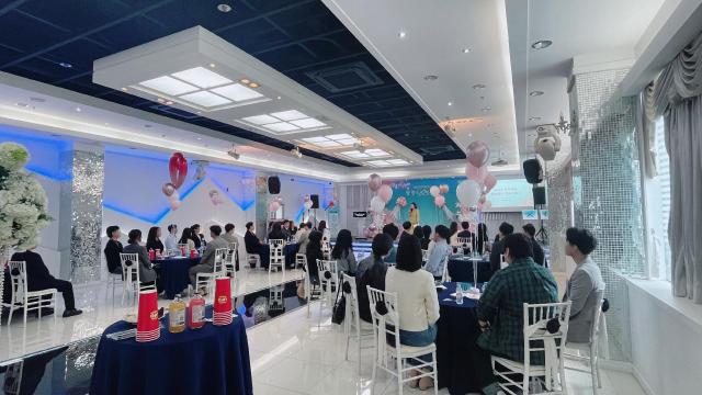 광양시가 백운플라자 레스토랑에서 개최한 미혼남녀 만남 행사 ‘솔로엔딩’ 행사를 진행하고 있다 사진광양시