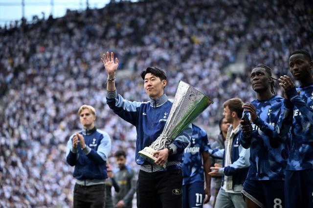 이적설에 휩싸여 있는 손흥민의 거취가 소속팀 토트넘 홋스퍼의 8월 방한 경기 이후 결정될 것이라는 전망이 나왔다 사진연합뉴스·로이터