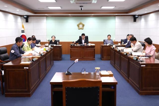 동해시의회 행정사무 감사특별위원회가 건축과 녹지과 상하수도사업소 소관 업무에 대한 행정사무 감사를 실시하고 있다 사진동해시의회