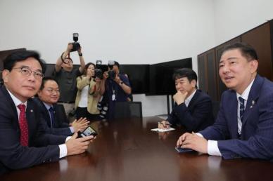 여야, 19일 본회의 연기…법사위원장 논의 두고 충돌