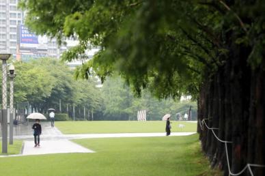 부산 공원서 흉기로 시민 폭행…40대女 송치