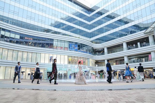 2025 찾아가는 한복상점 야외패션쇼 사진한국공예·디자인문화진흥원