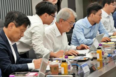 임종룡 회장, 챗GPT 열공 중…AI는 새로운 언어