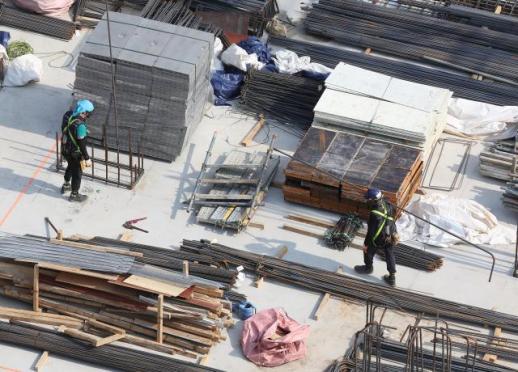 South Koreas construction output sees sharpest decline in decades