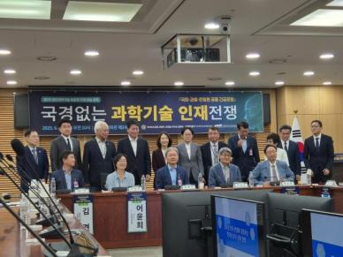 과학자 별거 있나요, 의대갑니다...과학기술계, 인재 확보에 머리 맞댔다 