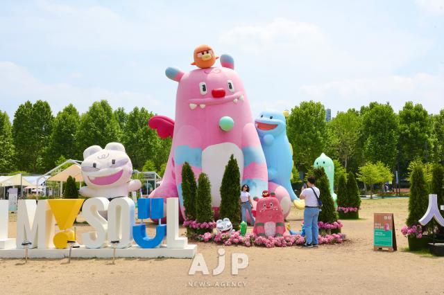 A visitor poses for a photo at Seoul international garden show 2025 Boramae Park Seoul Jun 9 2025 AJP Han Jun-gu