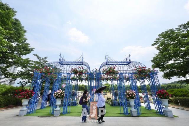 Visitors take a walk at Seoul international garden show 2025 Boramae Park Seoul Jun 9 2025 AJP Han Jun-gu