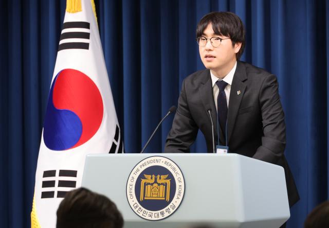 하정우 대통령실 AI미래기획수석이 19일 용산 대통령실에서 이공계특별법 관련 브리핑을 하고 있다 사진연합뉴스