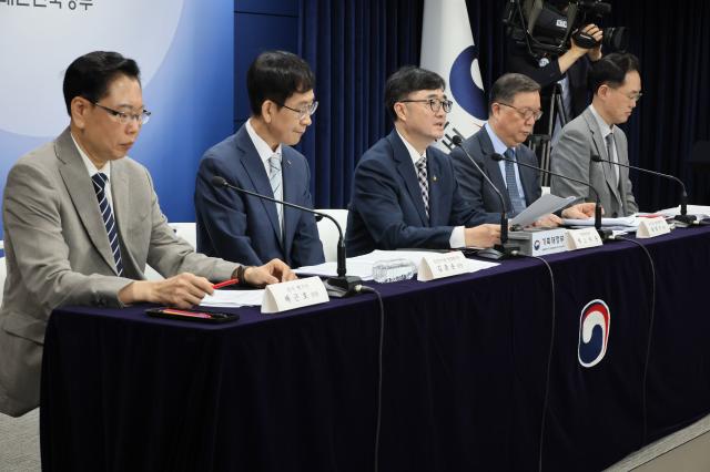 임기근 기획재정부 2차관이 20일 서울 종로구 정부서울청사에서 2024년도 공공기관 경영평가 결과에 대해 브리핑하고 있다사진연합뉴스