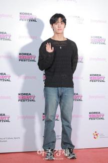 [포토] 펜타곤 홍석, 제니하우스 헤어&메이크업쇼 포토콜 참석