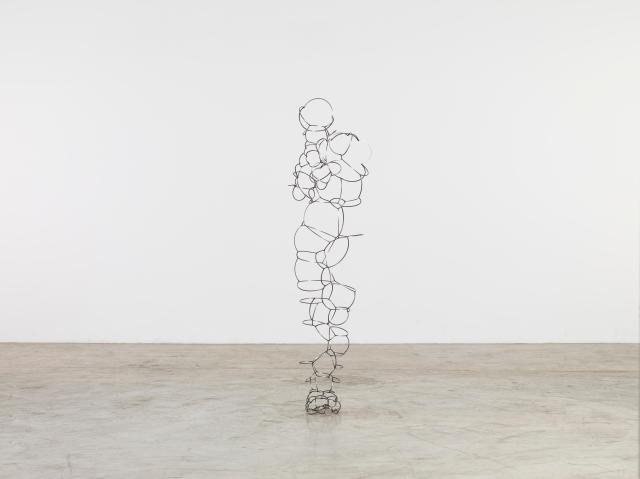 LIMINAL FIELD FOIL_2015_190 x 50 x 50_4 mm square section mild steel bar 사진뮤지엄 산