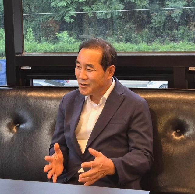 지난 3년 간 제 9대 경산시의회 시의원으로 의정활동을 펼친 권중석 의원이 지난 3년을 술회하고 있다 사진김규남 기자