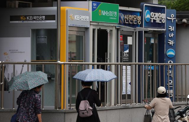 시내에 설치된 주요 은행 현금자동입출금기ATM 사진연합뉴스