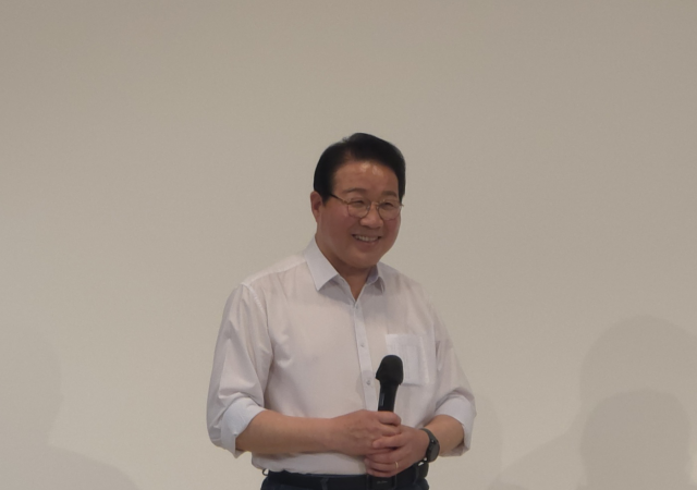 김진홍 부산 동구청장이 21일 오후 자서전 헬멧 쓴 구청장 출판기념회를 열었다사진박연진 기자