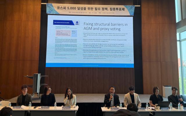 현장에서 법조계 금융계 및 거버넌스 관련 전문가들이 패널토론을 하고 있다 사진김인규 기자