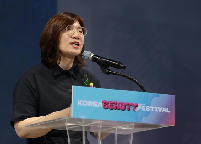 19일 장미란 문화체육관광부 2차관이 동대문디자인플라자DDP에서 열린 2025 코리아뷰티페스티벌 개막식에서 개회사를 하고 있다 사진문화체육관광부